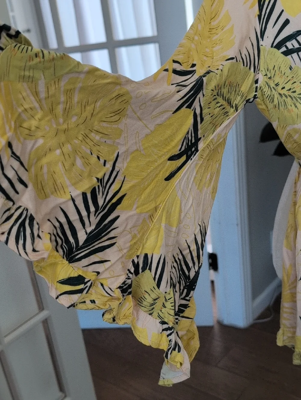 NWT Dress Forum Pink and Yellow Tropical Print Romper Size Medium - Picture 4 of 9